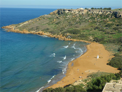 Ramla Bay gezien vanaf Calypso's cave