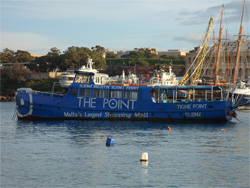 De oude veerboot Cominotto