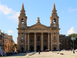 St. Publius parochiekerk vanaf de Granaries